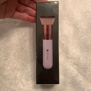 **FINAL MARKDOWN** Ducare Kabuki foundation brush